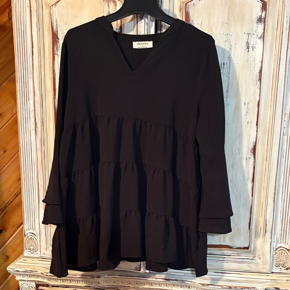 NaNa Elegant Black Tiered Tunic
💥 super cute on💥